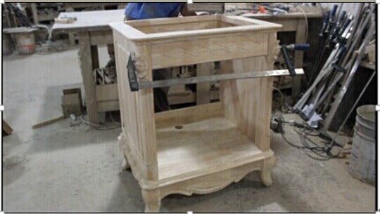 ��ľ��ԡ�ҹ���Ъ��ص�ľ�y���Ĳ��͸����ܶȸ����|(zh��)�؈�Ӳ����Ӳľ��������ɵČ�ľԡ�ҹ񶼷ǳ�����(w��n)���F���ι�������������ľ��������ľԡ�ҹ�����x���